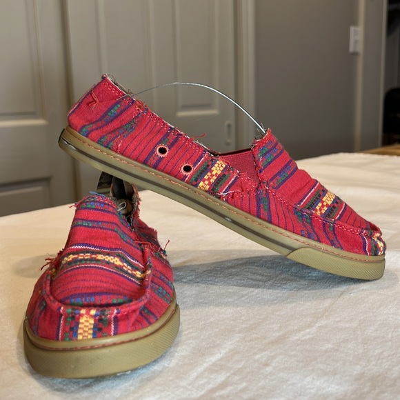 Sanuk Southwestern design canvas rubber sole beach shoes - Picture 3 of 8